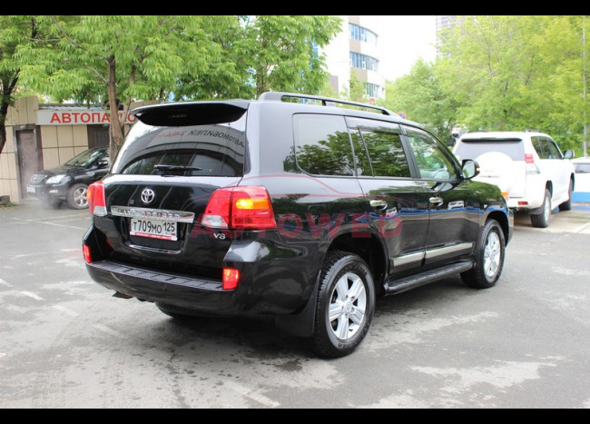 TOYOTA Land Cruiser 200-2