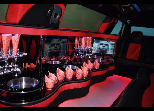 ЛИМУЗИН CHRYSLER 300C- BORDO-2