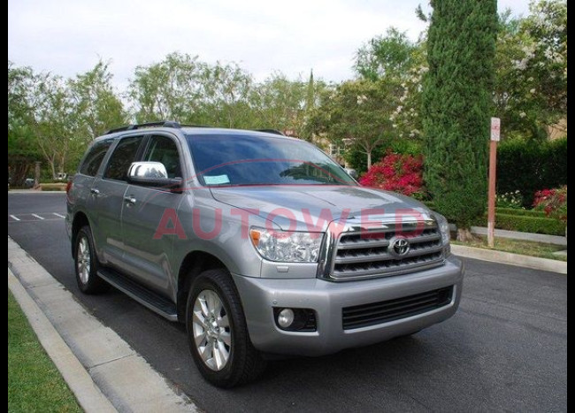 TOYOTA Sequoia