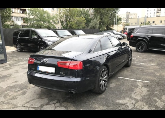 Audi A6-1