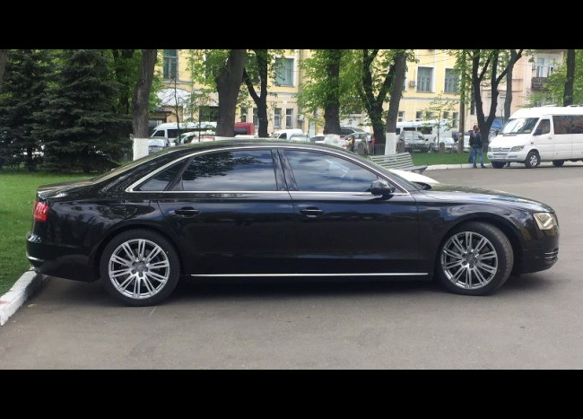 Audi A8 Quattro-1