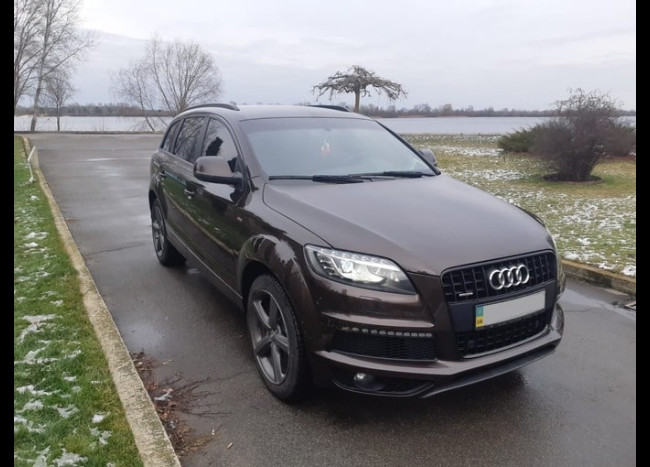 Audi Q7 S line-7