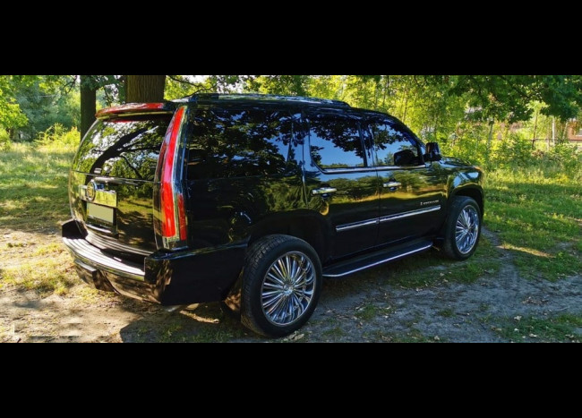 Cadillac Escalade-2