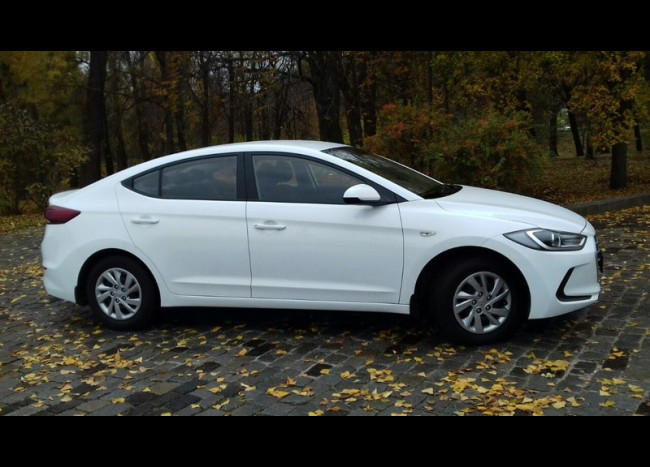 Hyundai Elantra-1