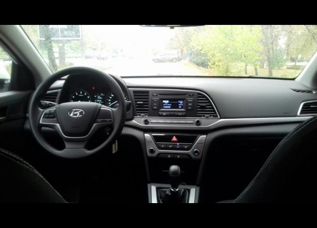 Hyundai Elantra-4