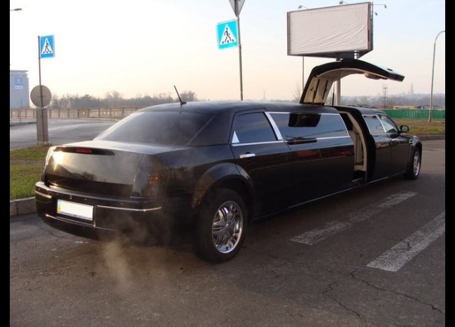 Лимузин Chrysler 300C Rolls-Royce-1