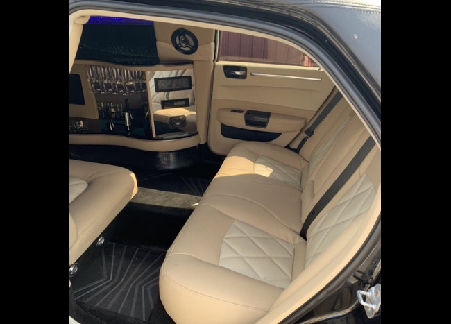 Лимузин Chrysler 300C Rolls-Royce-3