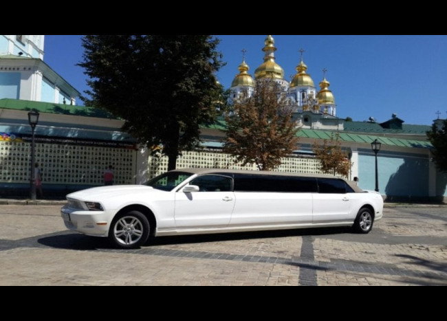 Лимузин Ford Mustang
