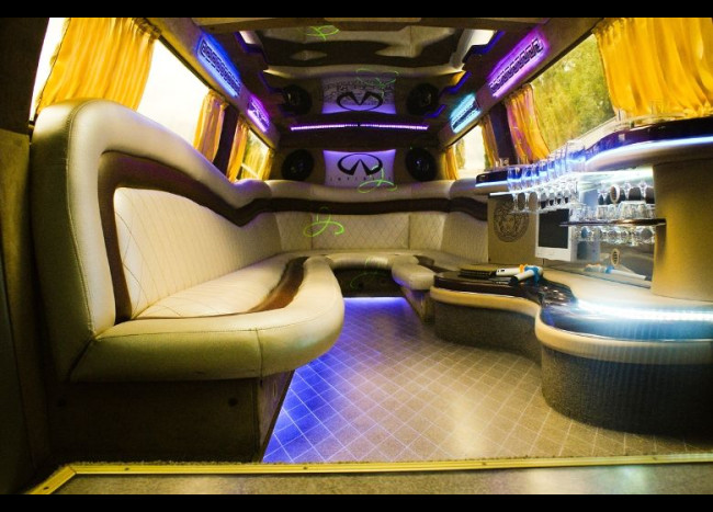 Лимузин INFINITI QX56-3