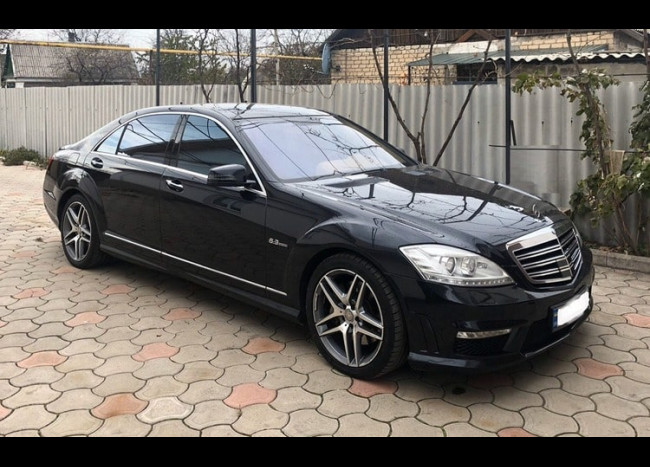 Mercedes w221 S63 AMG-1