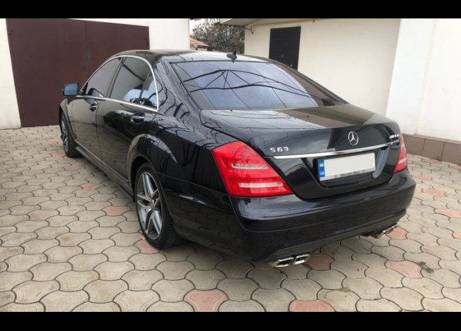 Mercedes w221 S63 AMG-2