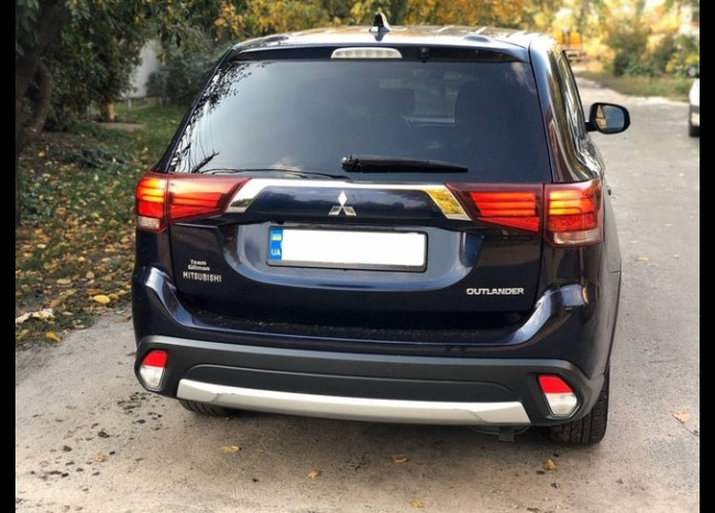 Mitsubishi Outlander-2