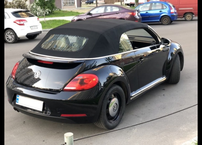 Volkswagen Beetle Cabriolet-1