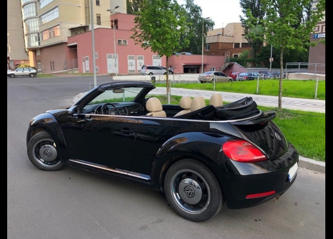 Volkswagen Beetle Cabriolet-3